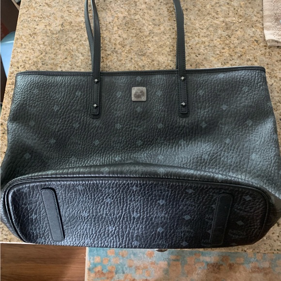 Large Vintage MCM Leather Shoulder Bag Preowned - Picture 1 of 9